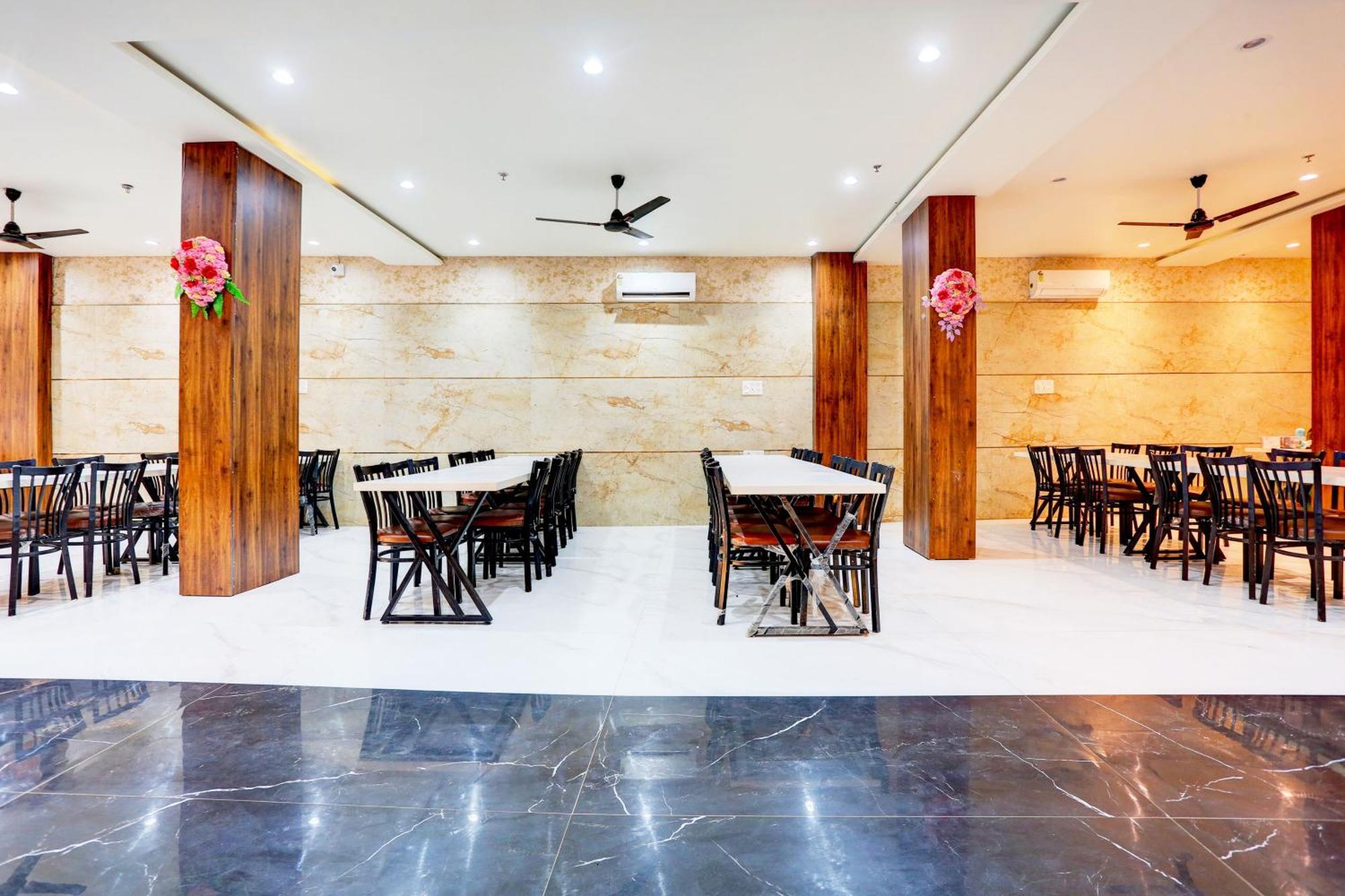 Gokul Hotel O Dev Paradise מראה חיצוני תמונה