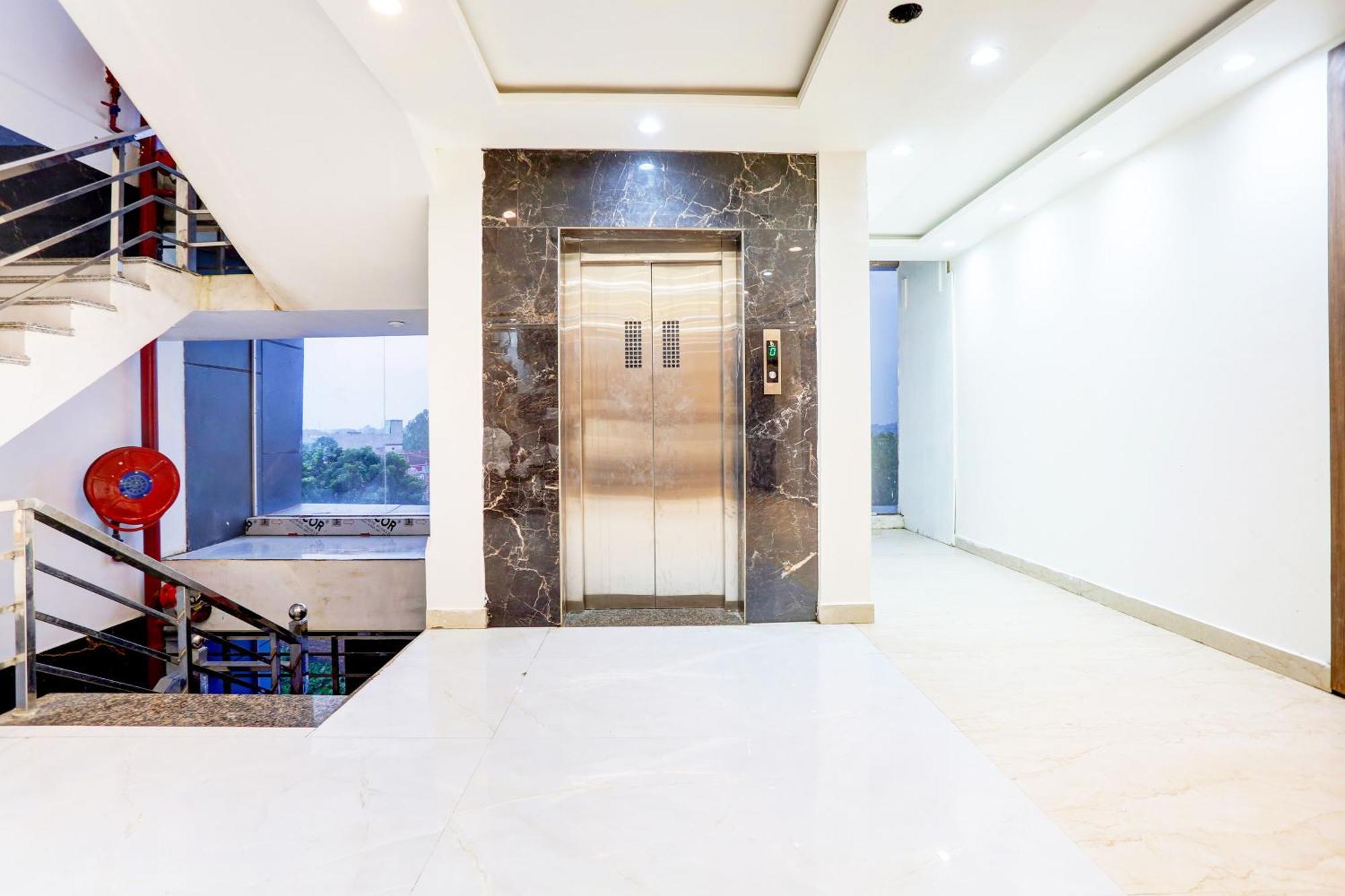 Gokul Hotel O Dev Paradise מראה חיצוני תמונה