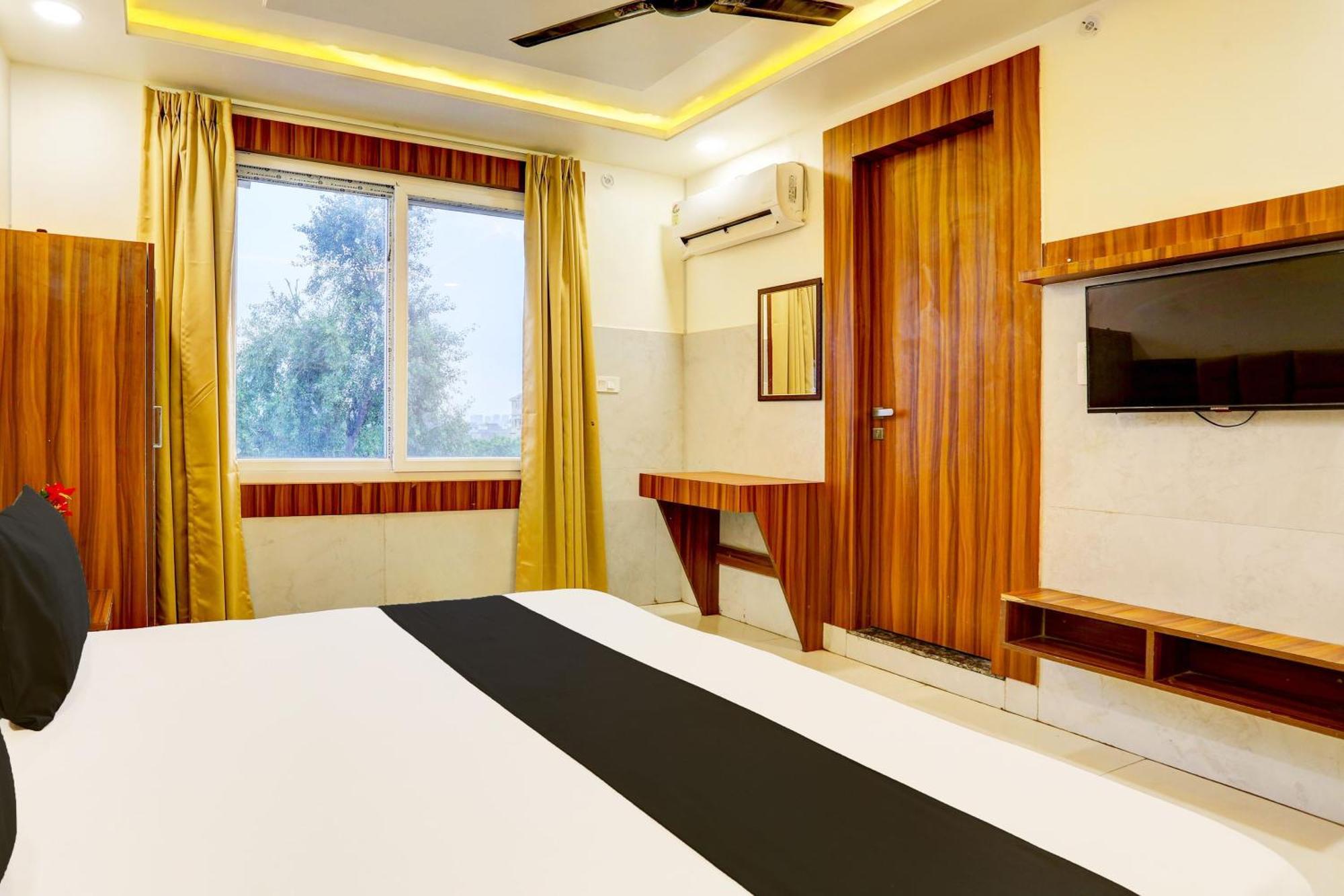Gokul Hotel O Dev Paradise מראה חיצוני תמונה