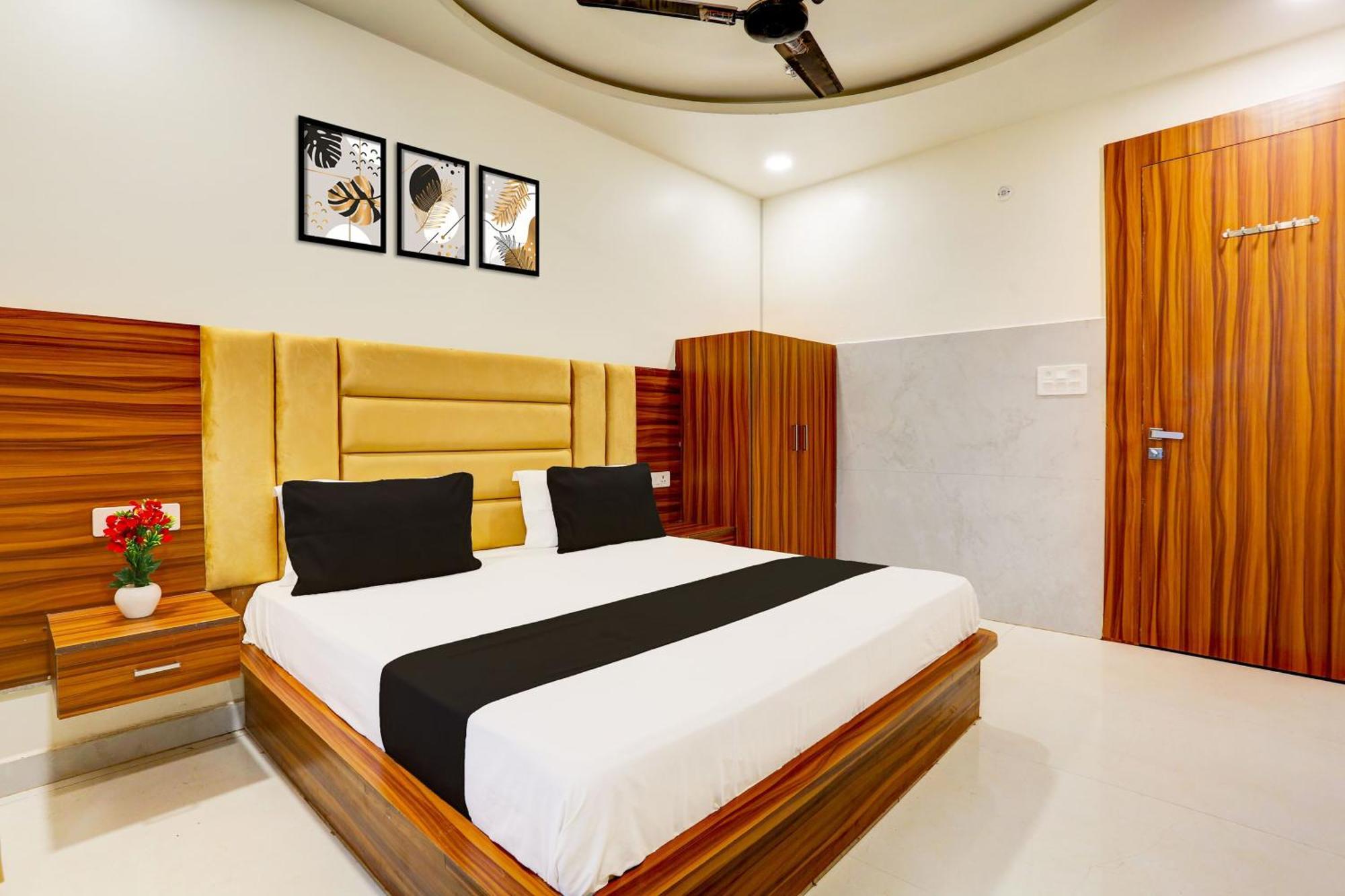 Gokul Hotel O Dev Paradise מראה חיצוני תמונה