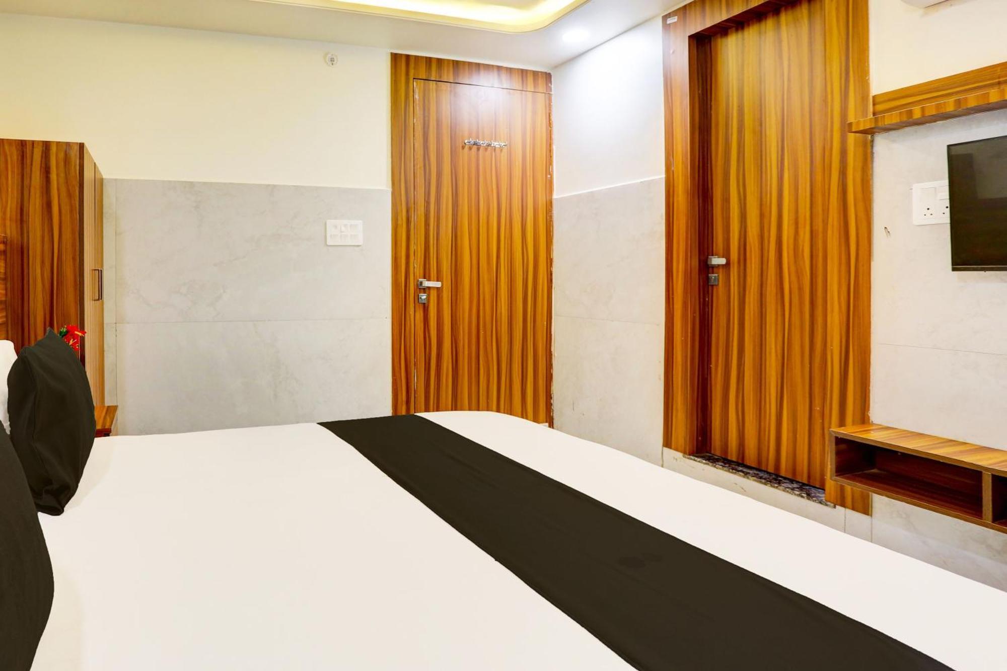Gokul Hotel O Dev Paradise מראה חיצוני תמונה
